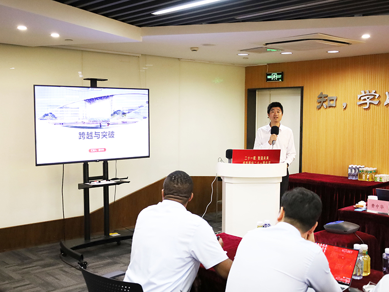 二十一载 智造未来丨贺维多利亚老品牌vic股份廿一诞辰，，，，，，，再启新篇