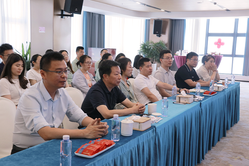 二十一载 智造未来丨贺维多利亚老品牌vic股份廿一诞辰，，，，，，，再启新篇